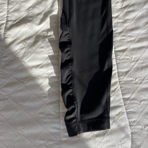 BLACK LULULEMON LEGGINGS - Picture 12 of 16